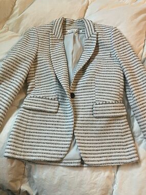 SPRING SALE ~ Veronica Beard blazer sz 6
